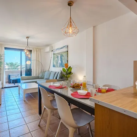 Global Vista Oceano Y Piscinas Paraiso 8150 度假居